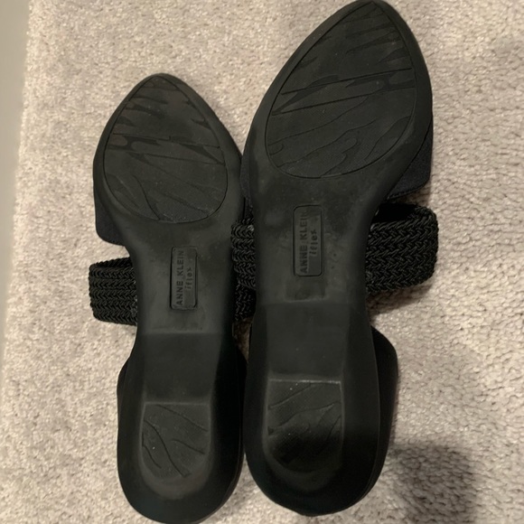 Anne Klein Sandals. - Picture 3 of 3